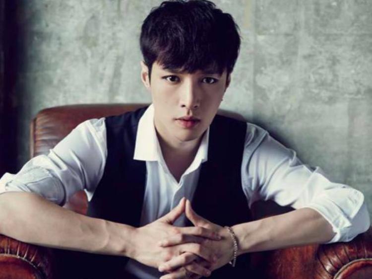 歌手張藝興的原名？