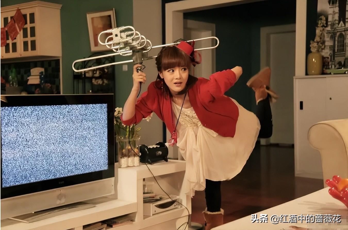 未成名之前的「小姨」鄧家佳，竟出演了這麼多耳熟能詳的作品