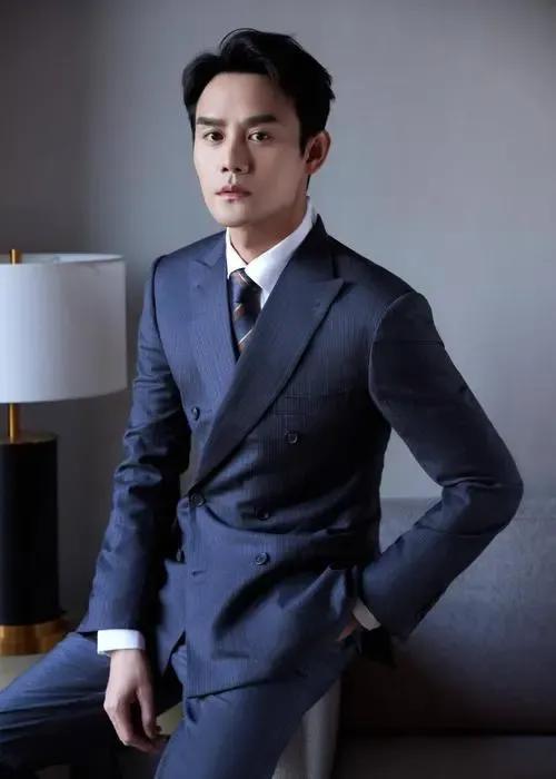 開賓士豪車，王凱的生活過得很幸福