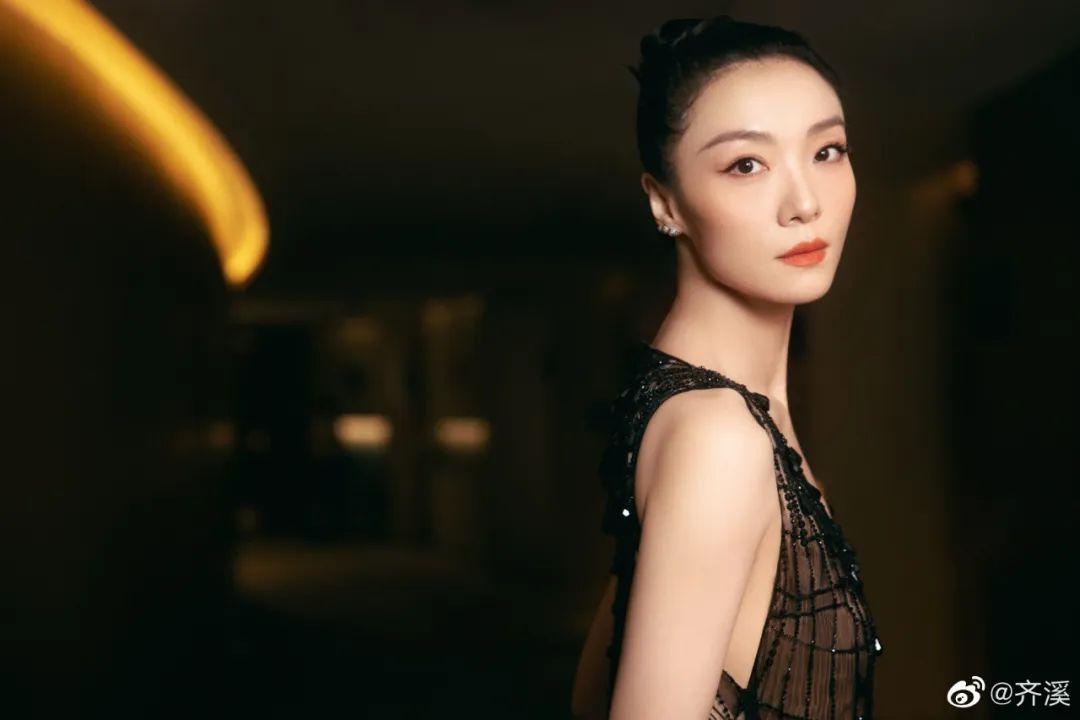 金雞獎最佳女配齊溪，二婚生子低調幸福，格外優雅端莊