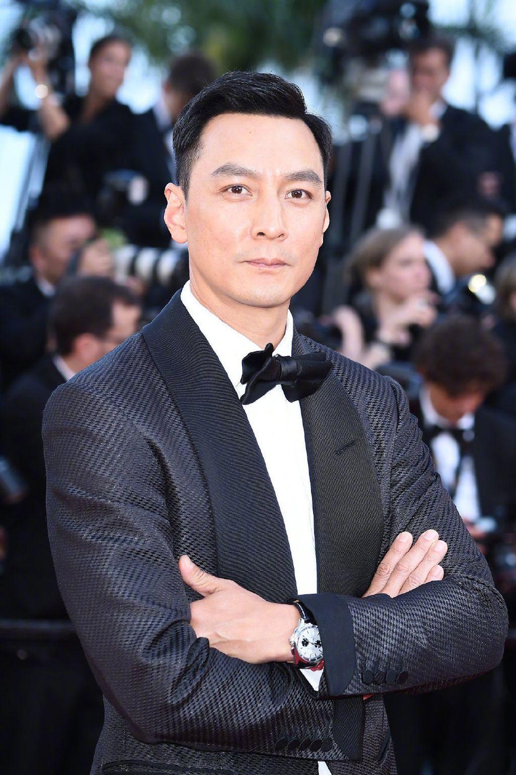 男人不怕變老，被48歲的吳彥祖帥到了，穿衣簡約高級