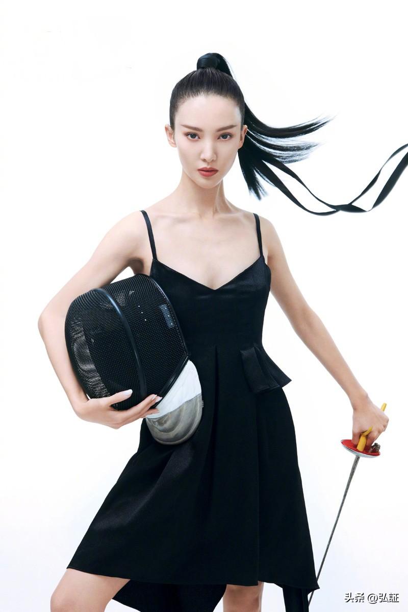 明明能靠顏值吃飯的金晨，卻在搞笑的路上一去不復返