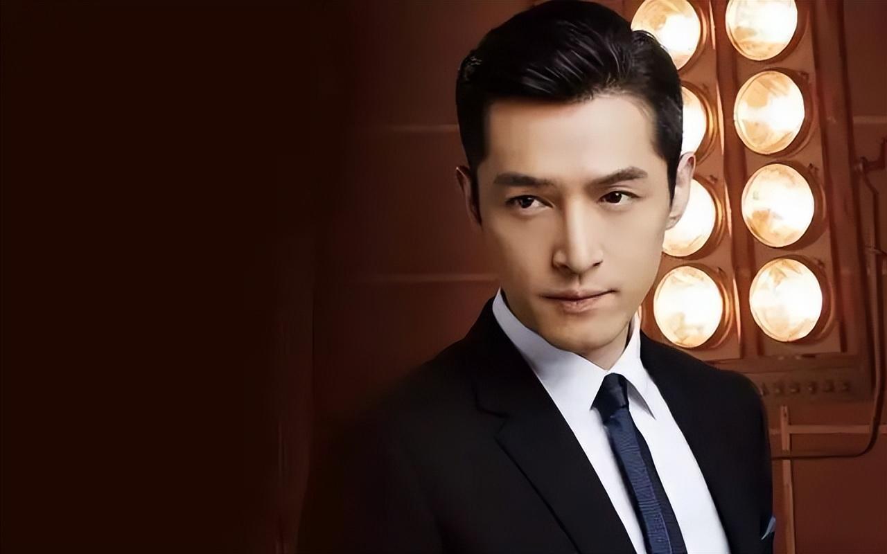 胡歌官宣已婚當爸，究竟是什麼樣的女人，才能與之相配？