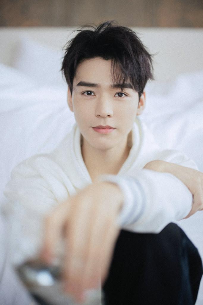 身材高挑、顏值逆天—–龔俊個人資料簡介