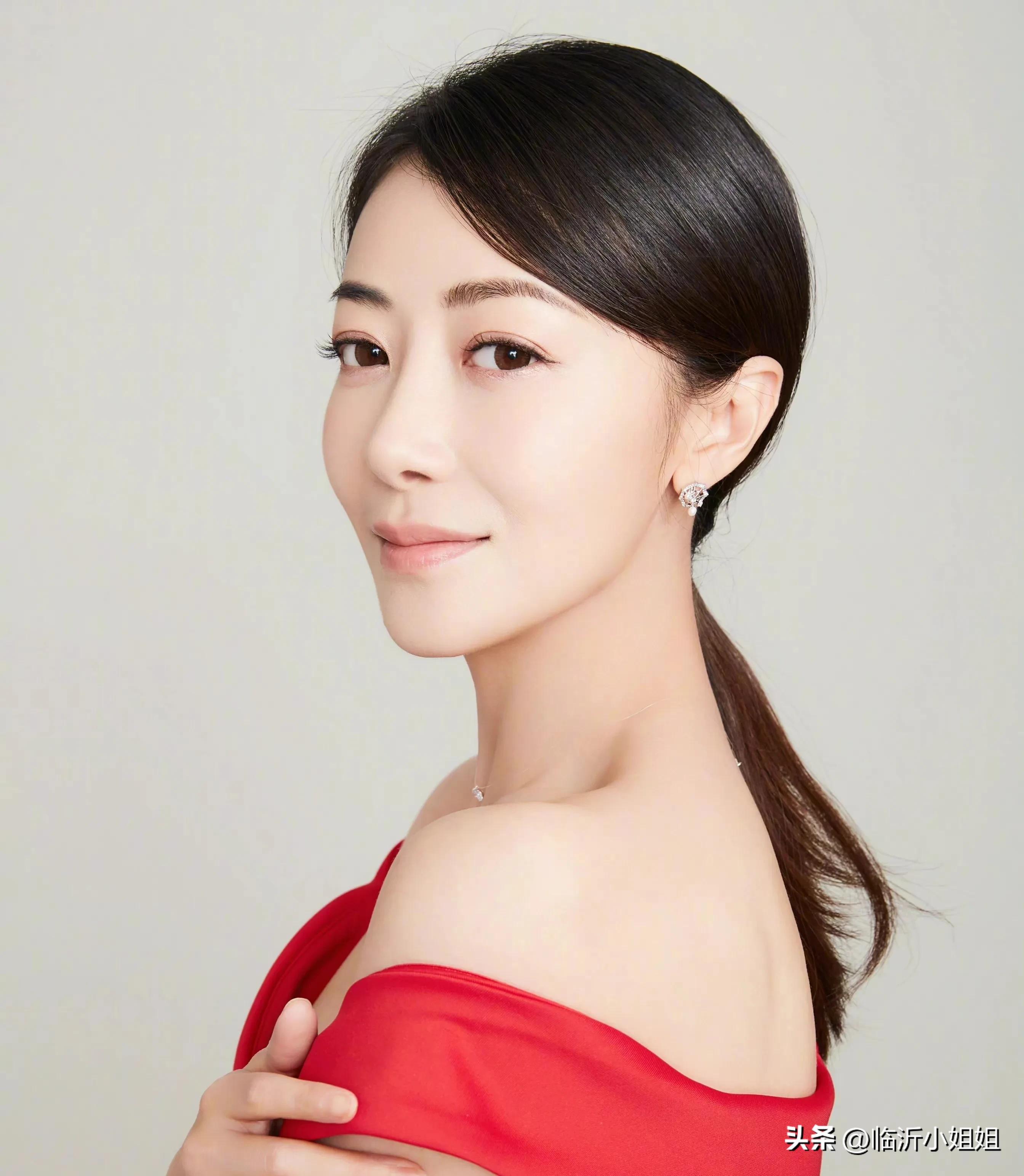 優雅又高貴的不老女神陳紫函，氣質靚麗清冷，讓人心動