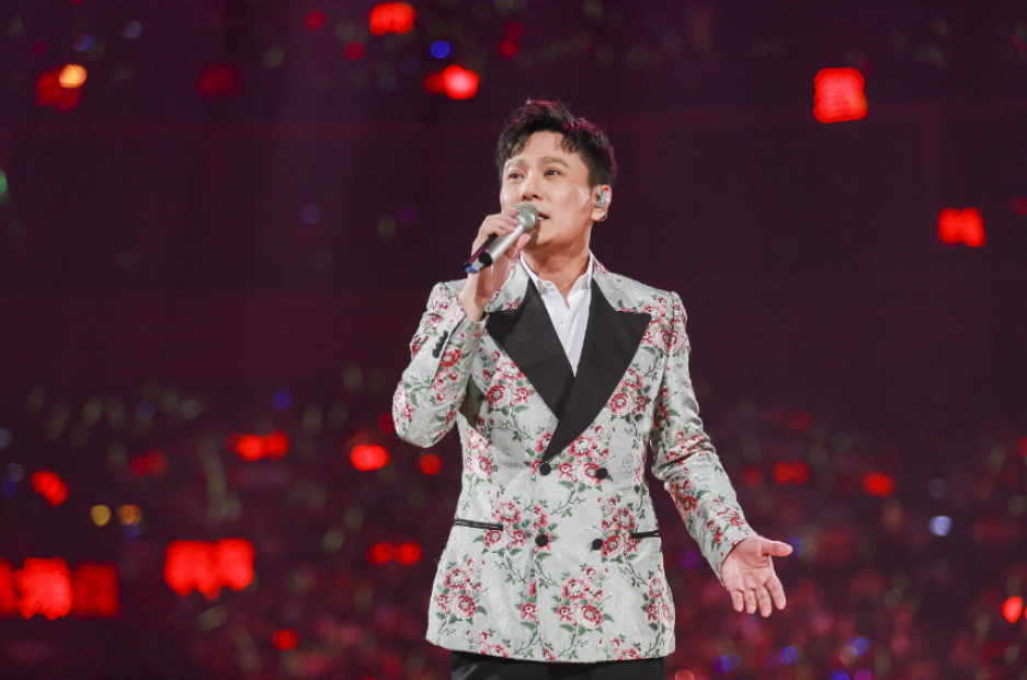 一輩子只談過一次戀愛的張信哲，因為她至今未婚，出道35年無緋聞