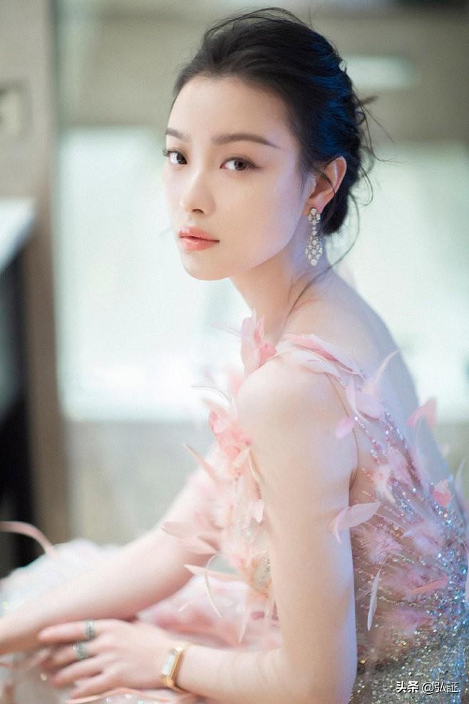 媚眼勾人，氣質不凡的「四小花旦」之一—–倪妮