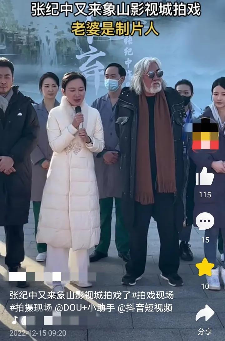 杜星霖張紀中寒風中被偶遇，未開美顏均顯蒼老，為事業打拼不容易