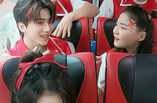 相貌平平的金靖，卻讓蔡徐坤不敢直視，她憑什麼火？