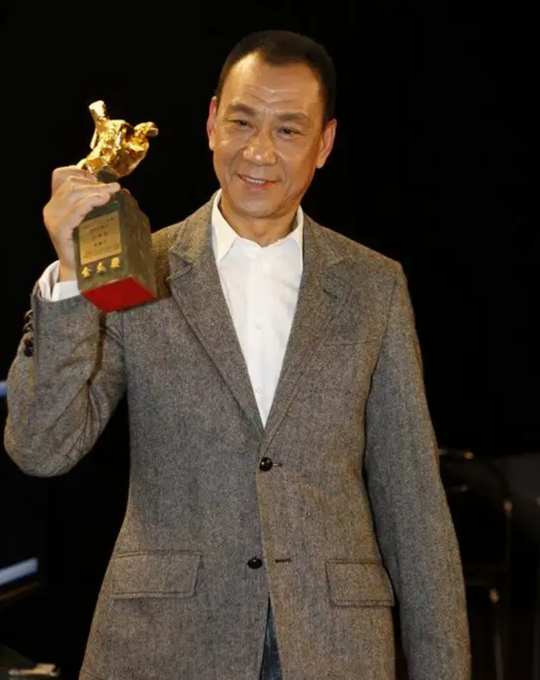 和妻子結婚40年的王學圻，為離婚2次對簿公堂，如今覺得愧對兒子