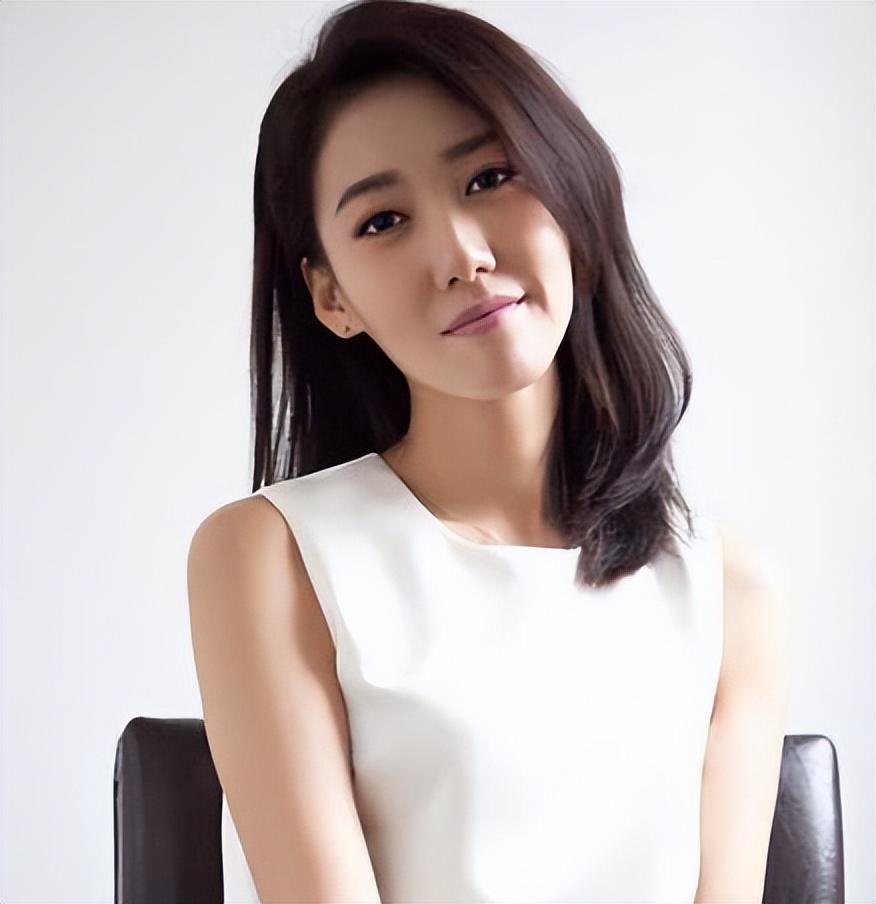 出道24年零緋聞的高露，剛走紅就結婚，如今兒女雙全