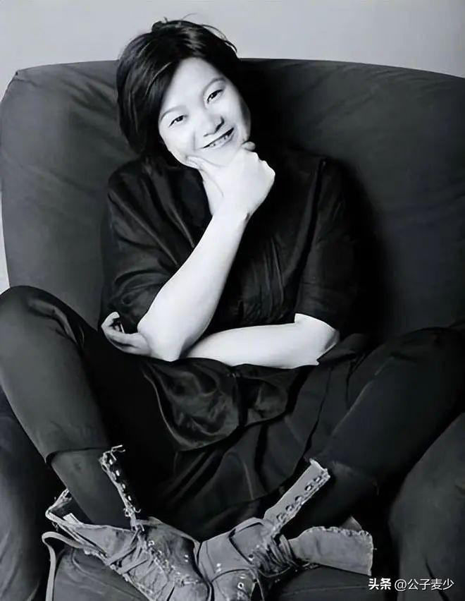 一婚嫁美國人、二婚嫁陳凱歌、三婚法國人的洪晃，如今61歲四婚很幸福