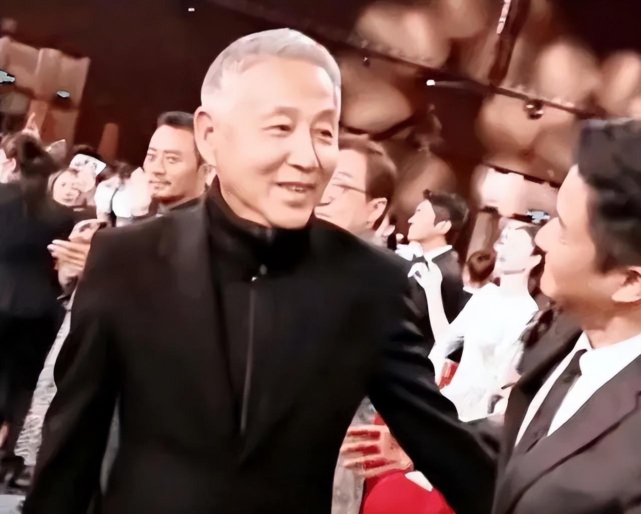 演員陳道明「白髮照」曝光，他表示：不把自己當一回事是一個人最大的本事