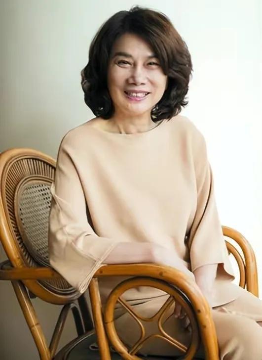 中年喪夫的董明珠，被親哥踢出族譜，40兒子仍未婚！