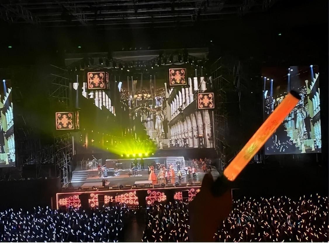 演唱會座無虛席的周傳雄，樂壇為何沒有他的一席之地？