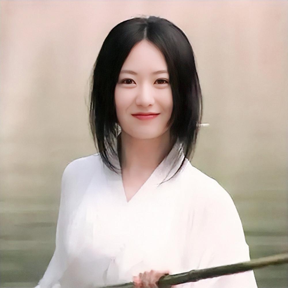 曾被成龍提攜英皇力捧的白冰，如今成為單親媽媽，她經歷了什麼？