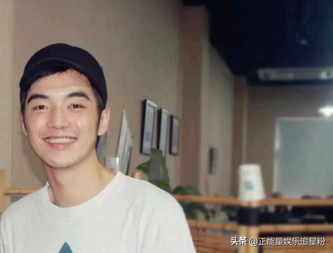 擁有超酷的經驗的「爹系男友」金世佳，從青春少年蛻變成清爽硬漢