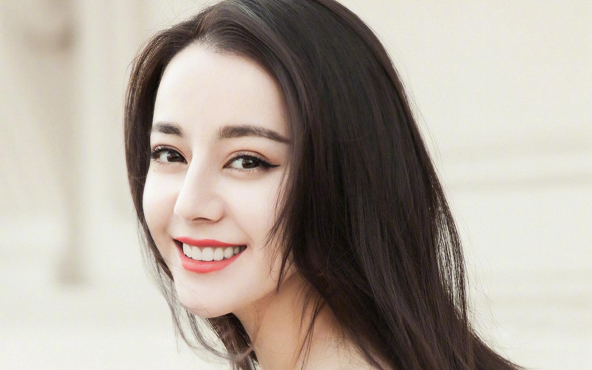 迪麗熱巴意外被上戲錄取，26歲拿大滿貫史無前例，來看她的開掛人生