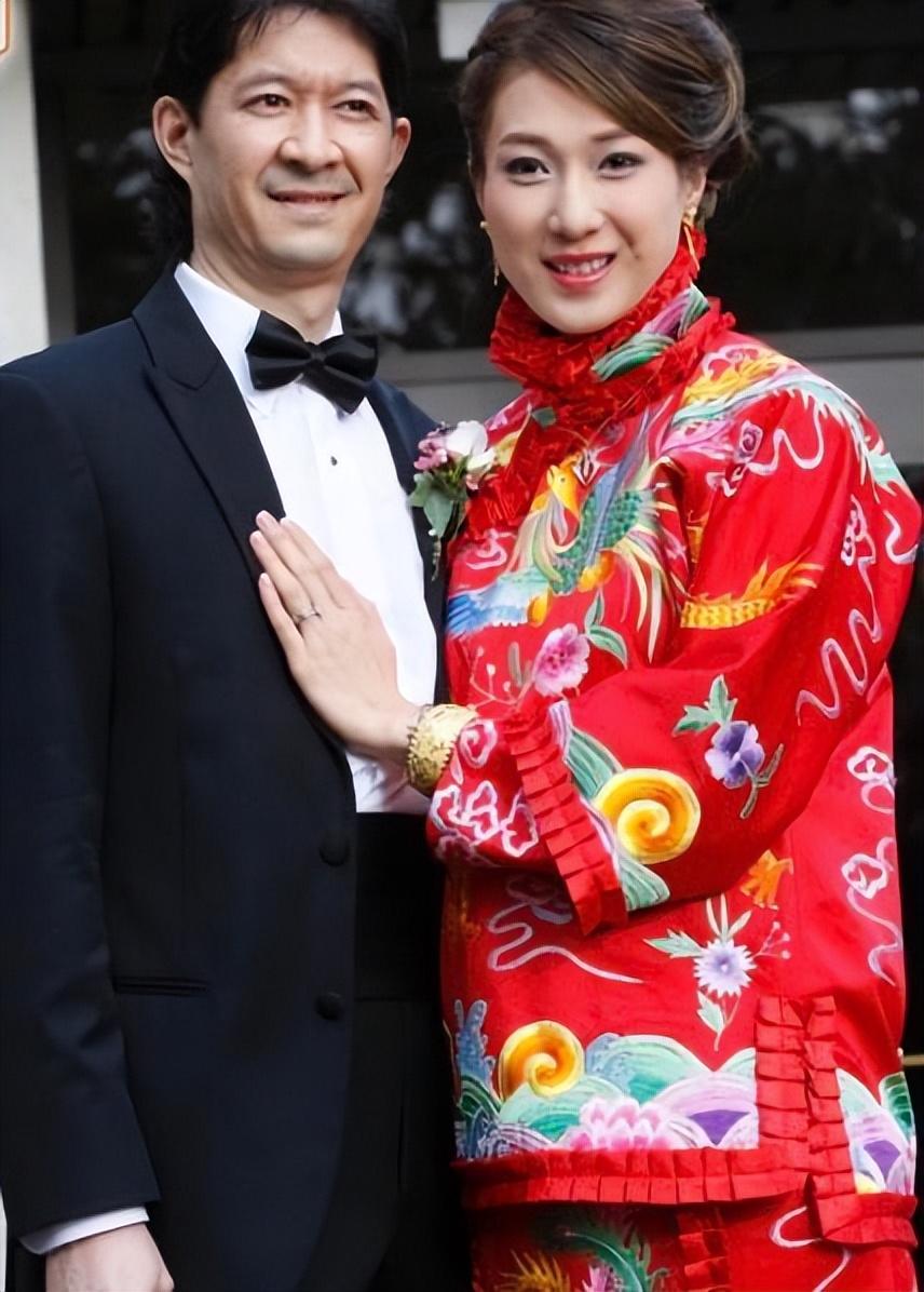 結婚6年生3胎的港星鍾嘉欣現居溫哥華，老公年收入近500萬