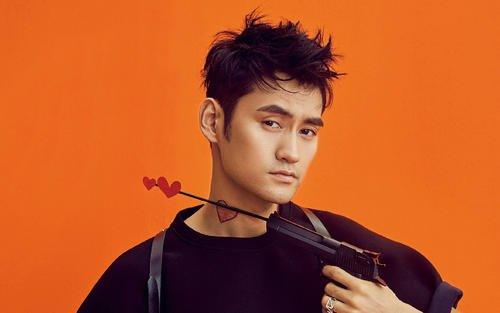 做了7年胡歌的陪襯的袁弘，29歲走紅，34歲時娶2婚張殲藝，如今一家很幸福