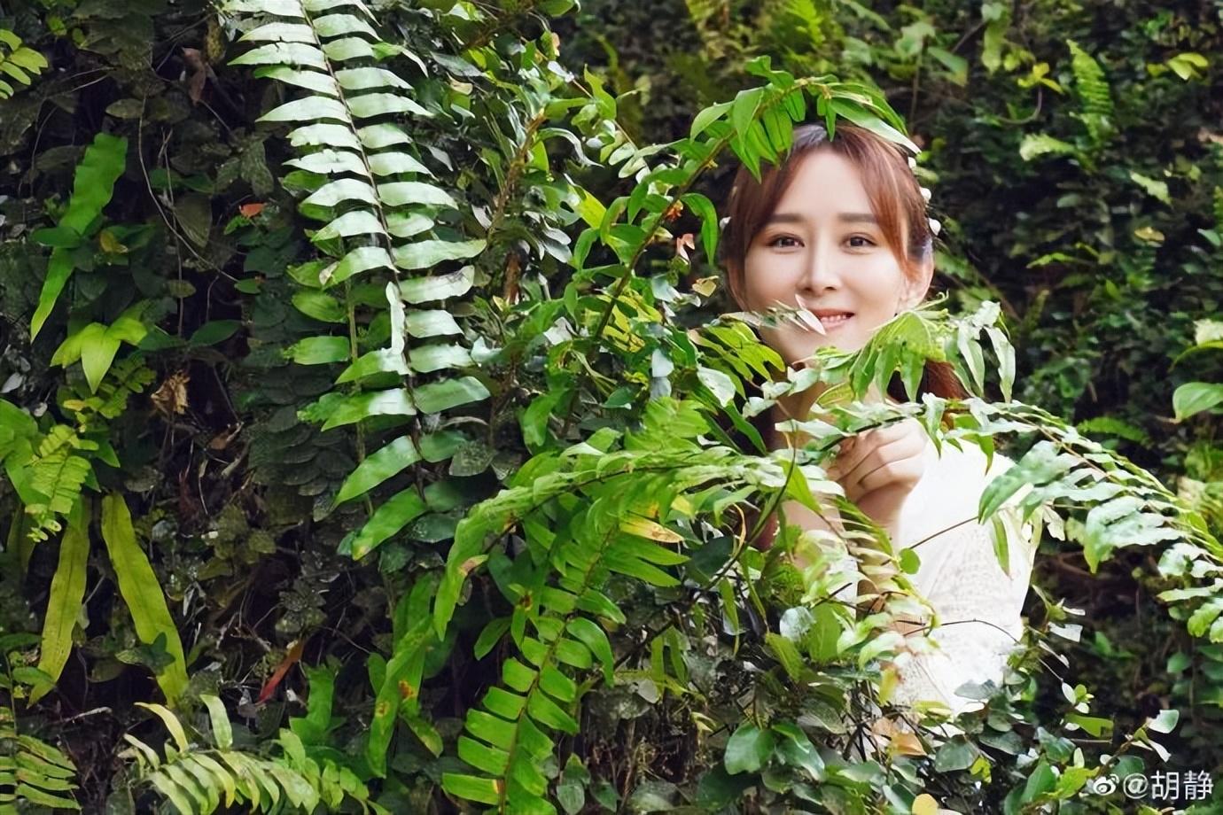 為愛遠嫁異國的「古裝美女」胡靜近照曝光，結婚14年收穫兩個男人的寵愛