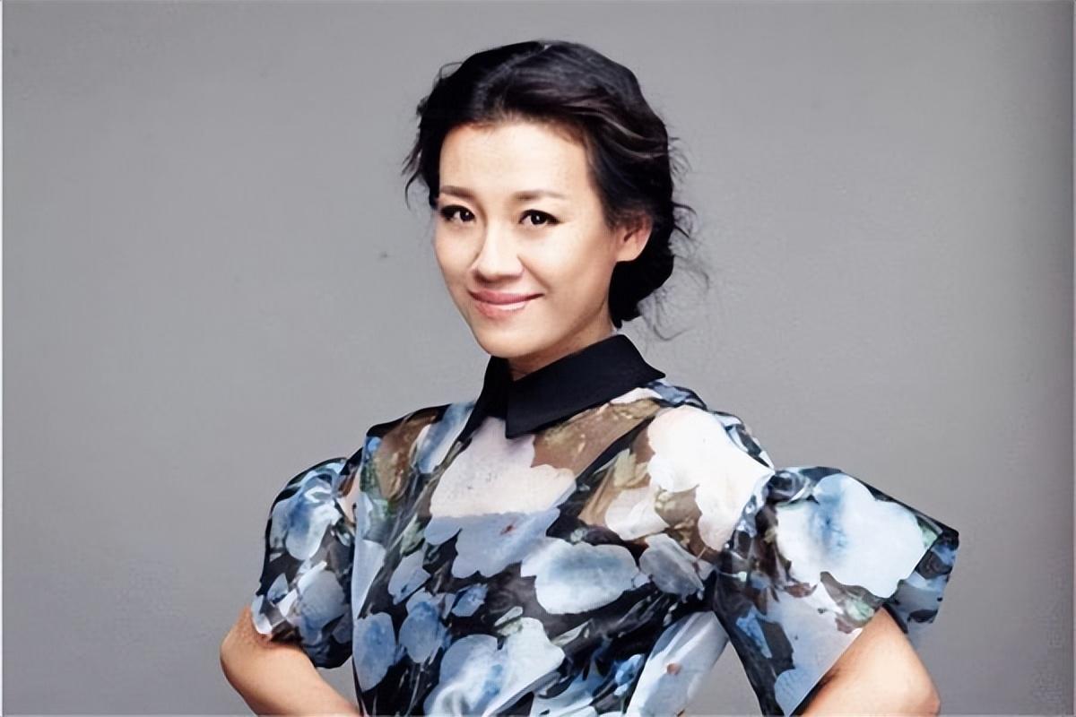 被名導拋棄的”大娘子”劉琳，轉身下嫁窮小子，47歲被婆家寵成公主