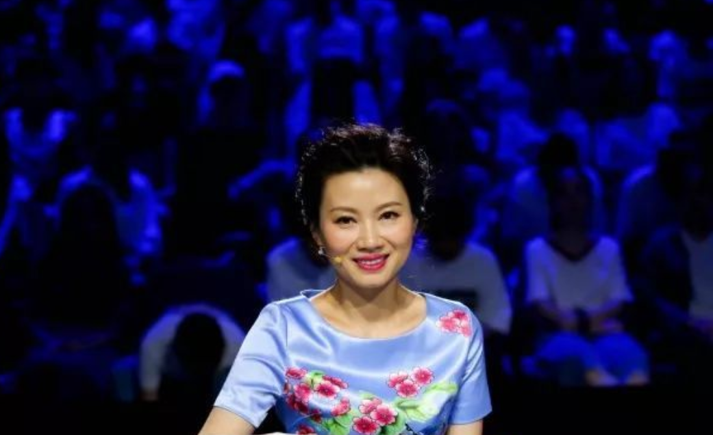 楊雨教授靠《百家講台》爆火，她到底是個什麼樣的人？