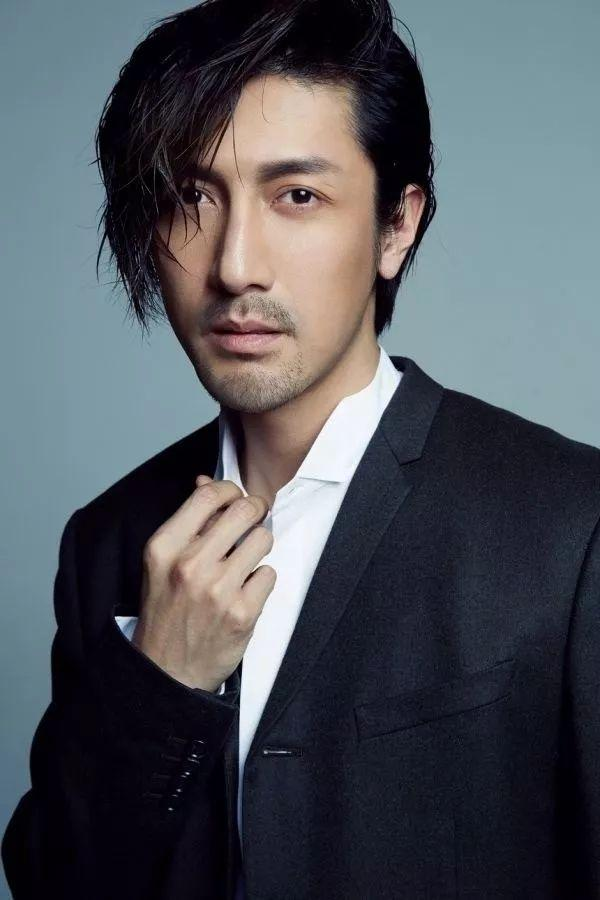 低調演戲18年的「老幹部」張魯一，私生活很神秘，結婚多年零緋聞