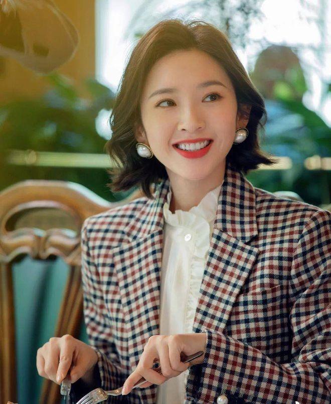 一出道就演《甄嬛傳》的演員唐藝昕，嫁給張若昀後被寵成了公主