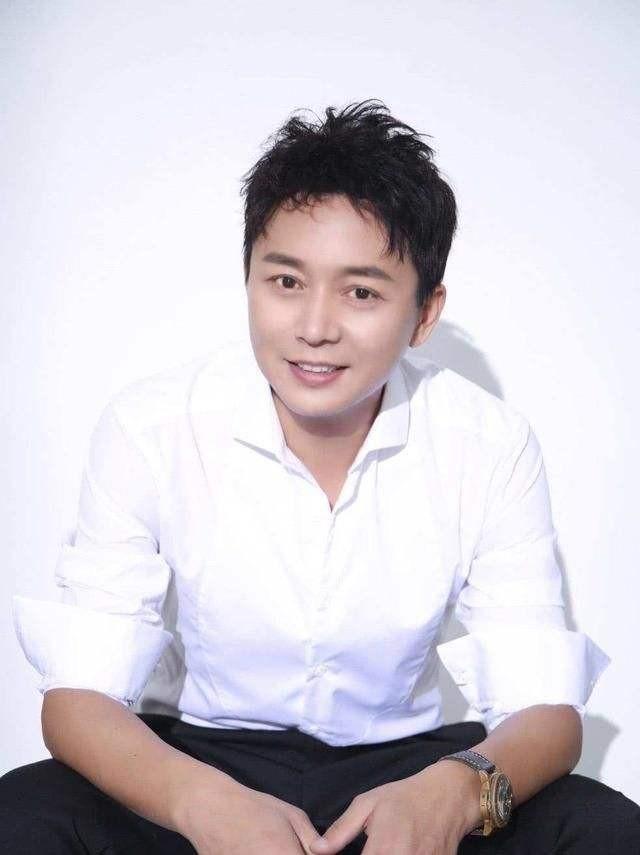 有過一段婚姻的演員劉奕君，帶著兒子再婚，二婚終獲幸福