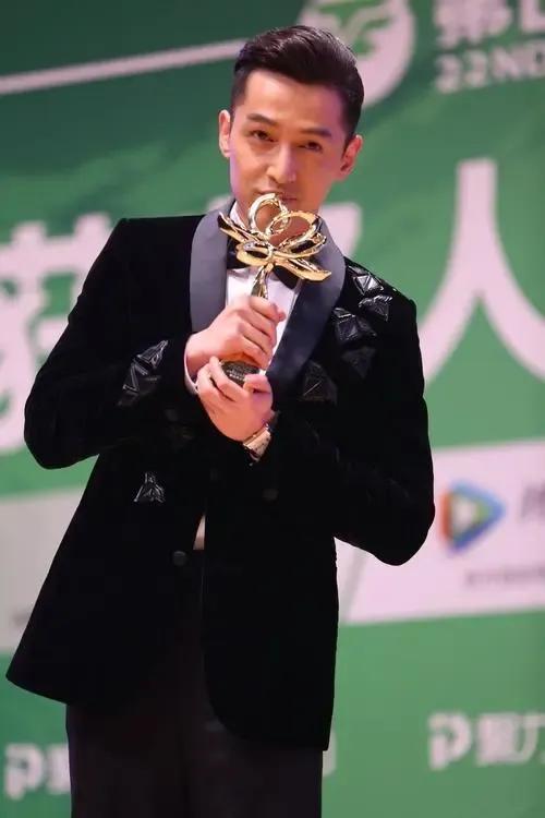 開300萬跑車，住在上海過億豪宅，胡歌的生活非常幸福