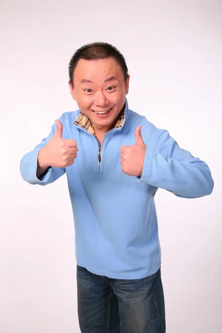 10登春晚的演員邵峰，和病重的妻子共患難，相愛至今無緋聞