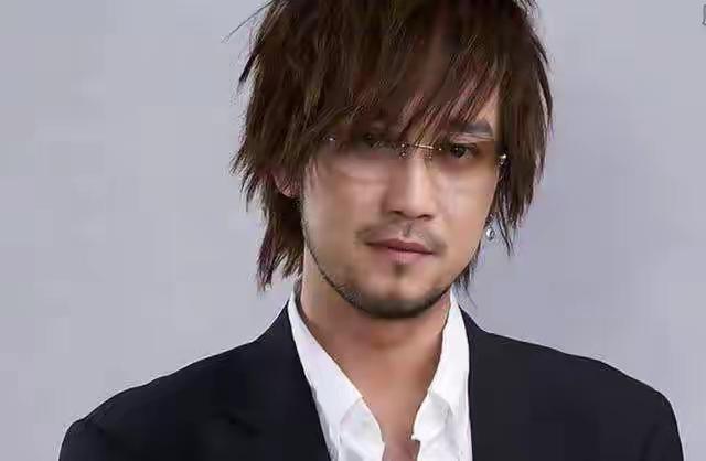 週傳雄，擁有許多經典歌曲，上了這麼多綜藝，為什麼就是不能翻紅？