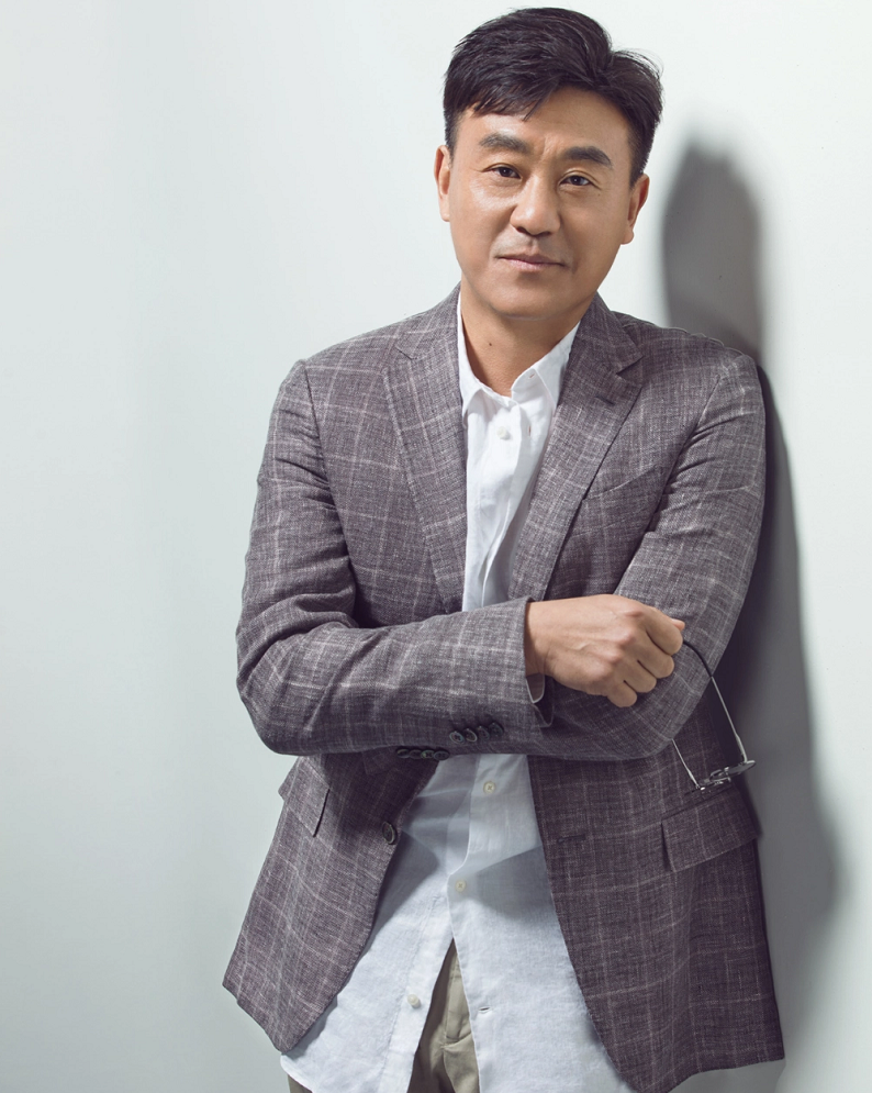 有妻萬事足的著名演員何冰，婚後事業飆升，賺的錢全數交給老婆