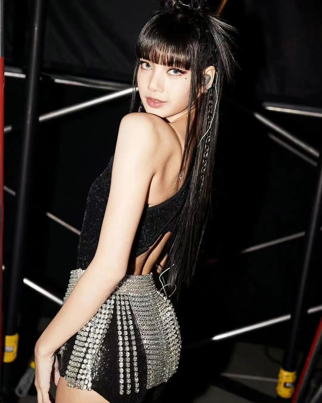 韓國女星lisa個人資料簡介，真正全球通吃的顏霸