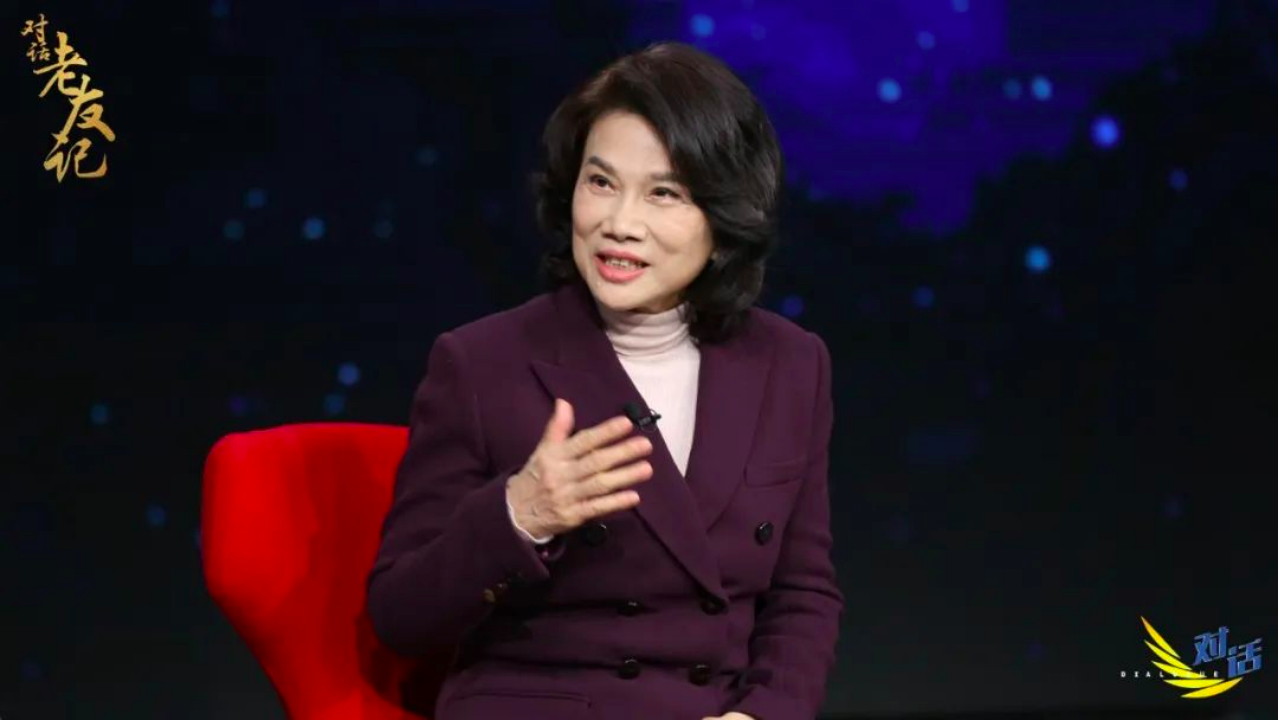 董明珠的個人詳細簡介：有爭議才有價值，我覺得苦是一種享受，我也會偷偷地哭