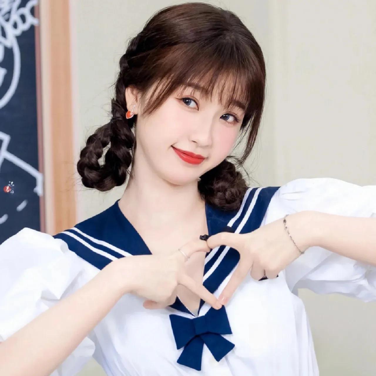 甜美可愛的女明星虞書欣個人資料及簡介