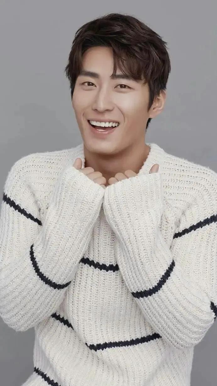 華語影視男演員竇驍個人資料簡介及家世 ，”賭王最美千金”何超蓮的老公