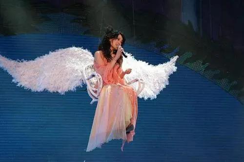 容祖師個人簡介 42歲容祖宗背景強大