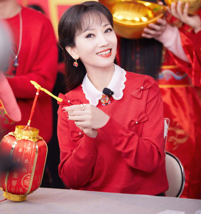 趙雅芝簡歷個人資料簡介：2段婚姻，3個兒子都是學霸，她69歲比45歲兒子還年輕