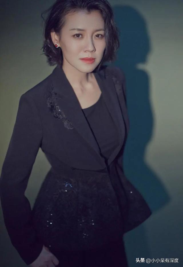 劉琳個人資料簡介 演員劉琳近照，她堅持不扮嫩，被大導演拋棄後，嫁普通老公獲幸福