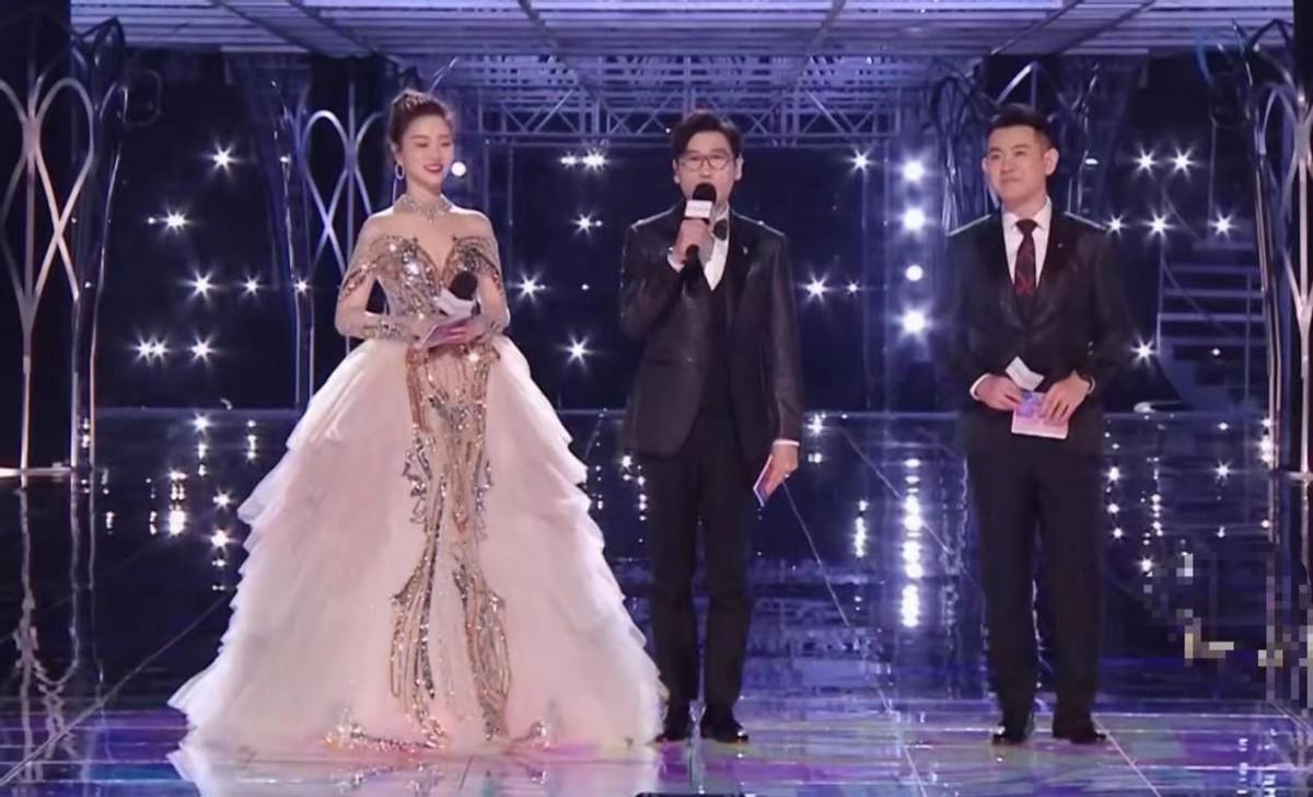 53歲孫楠個人資料簡介,近照曝光，滿臉溝壑脖子上都是疙瘩，太顯老被指像老奶奶