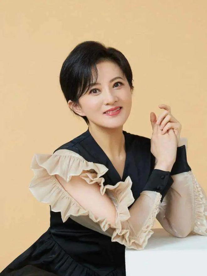 金銘履歷及個人資料簡介 「小婉君」今年43：年少成名紅炸天，如今被父母催婚煩惱不堪