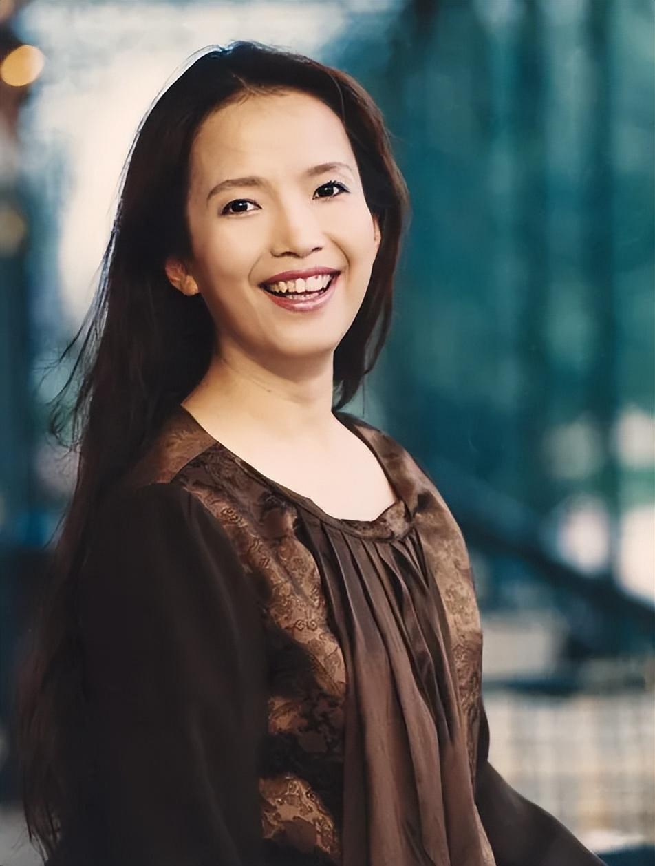 著名演員呂麗萍的個人資料簡介：結婚又離婚，甘當兒子愛情導師，幸福升級做婆婆