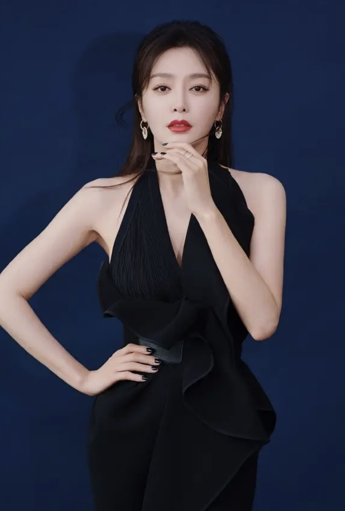 秦嵐個人資料簡介圖片 ：我43歲雖然沒結婚，但不代表沒伴侶，女人的一生不該只有婚姻