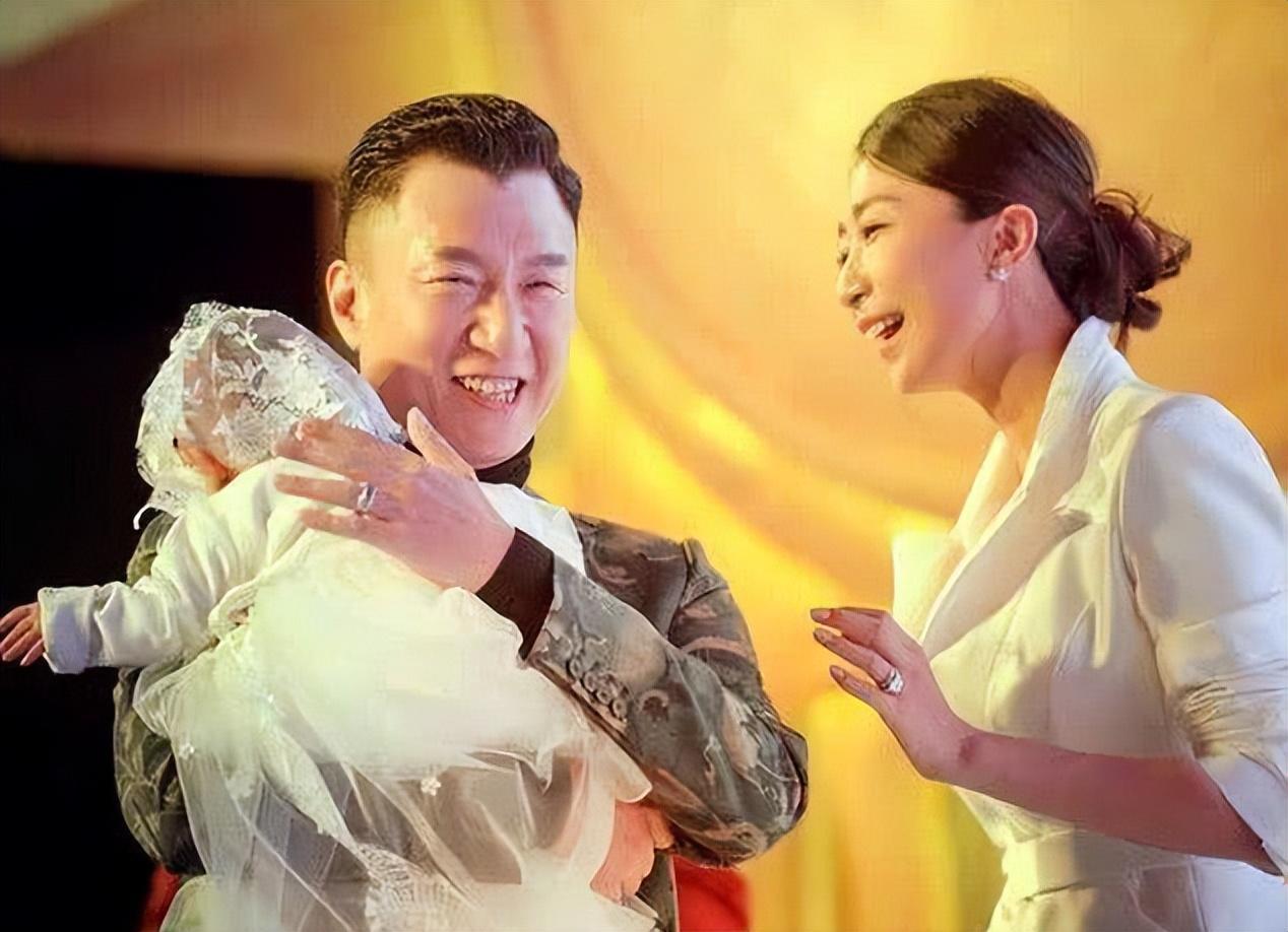 孫紅雷老婆個人資料簡介 ：太美了，身材穩穩的S型！