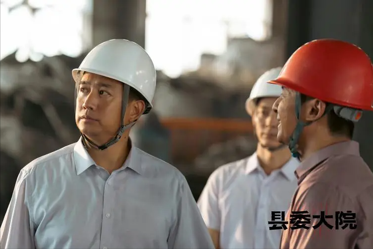 52歲的孫紅雷個人資料簡介，走到今天該怪誰呢？成於劉華強，敗於“孫漂亮”