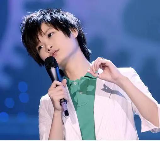 李宇春個人資料簡介及 出道多年，身家10億，沒有任何緋聞，女兒難嫁父母煩惱