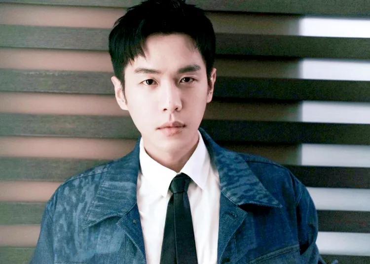 張若昀個人資料簡介及 ：自幼父母離異，成名後將親爸告上法庭，生活中處處有無奈