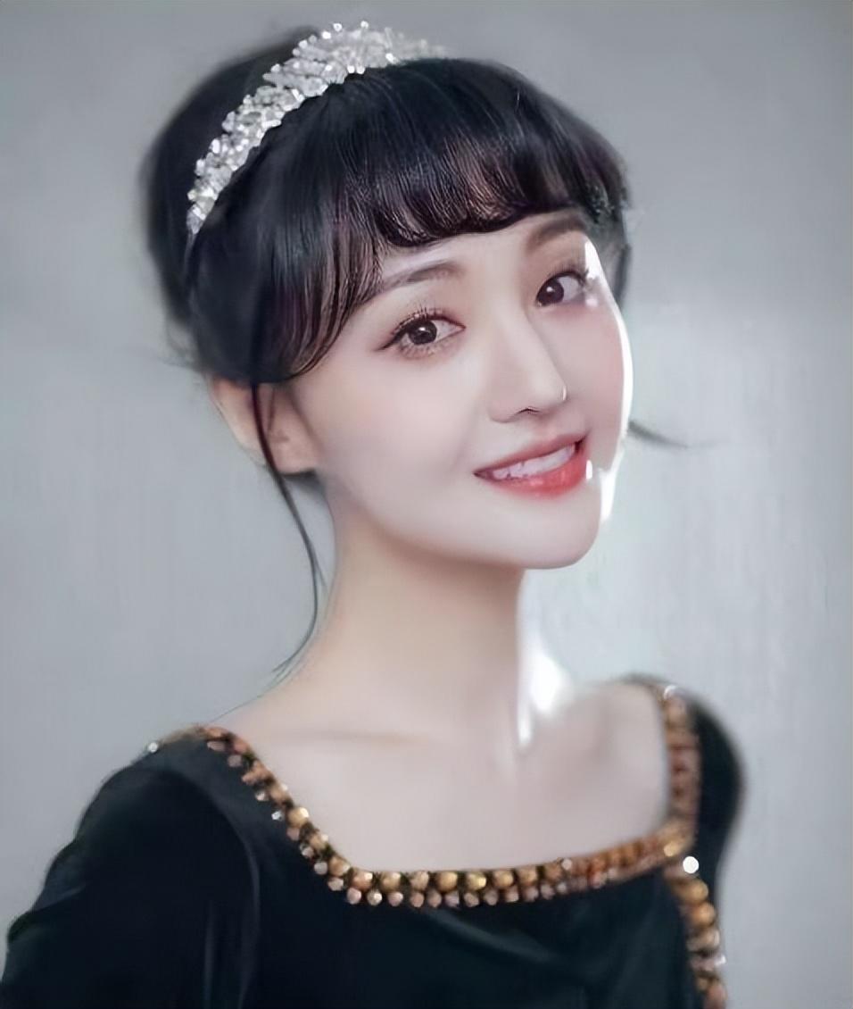 鄭爽個人資料簡介 一年後再看她，她很可恨，也很可悲